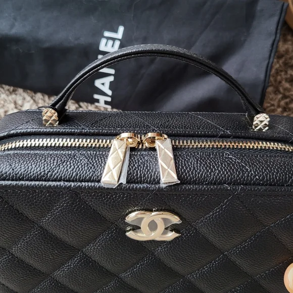❌️SOLD❌️22P chanel vanity case - Picture 11 of 13